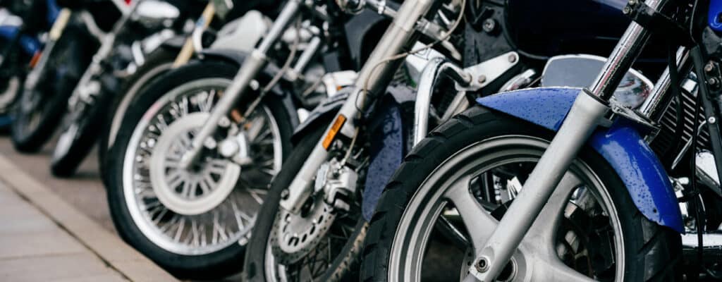 roues de motos de différentes cylindrées