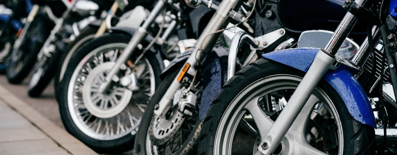 roues de motos de différentes cylindrées